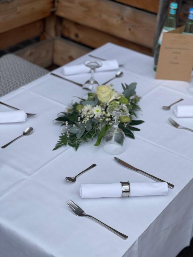 Hotel Restaurant Goldenes Ross Gollheim 외부 사진