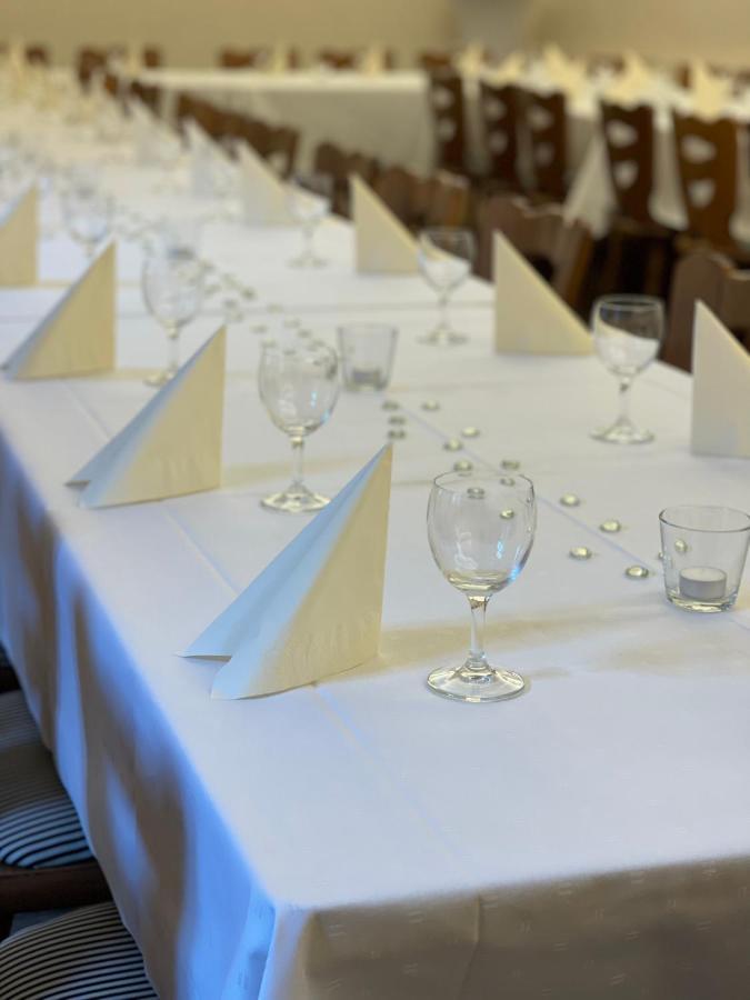 Hotel Restaurant Goldenes Ross Gollheim 외부 사진